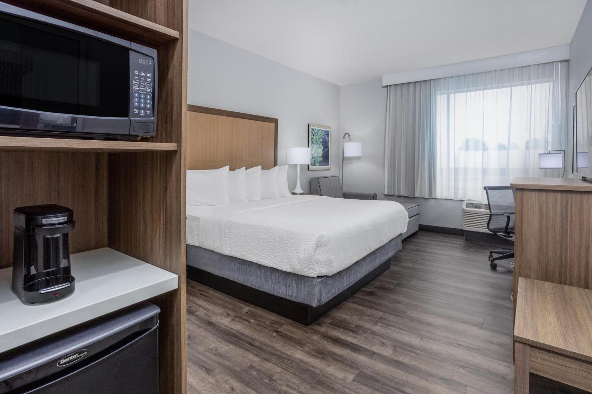 Hotel La Quinta & By Wyndham 2*