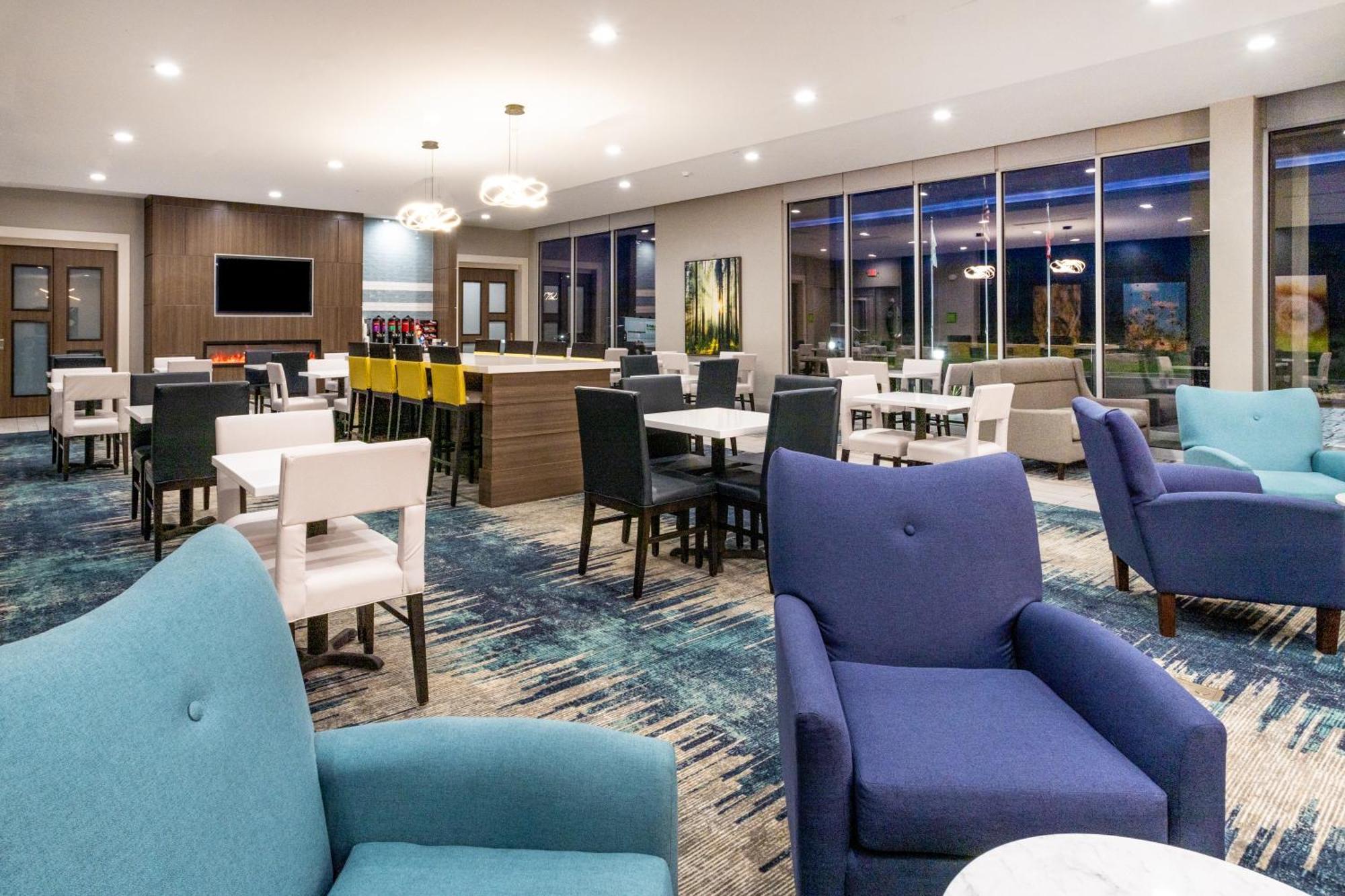 Hotel La Quinta & By Wyndham 2*