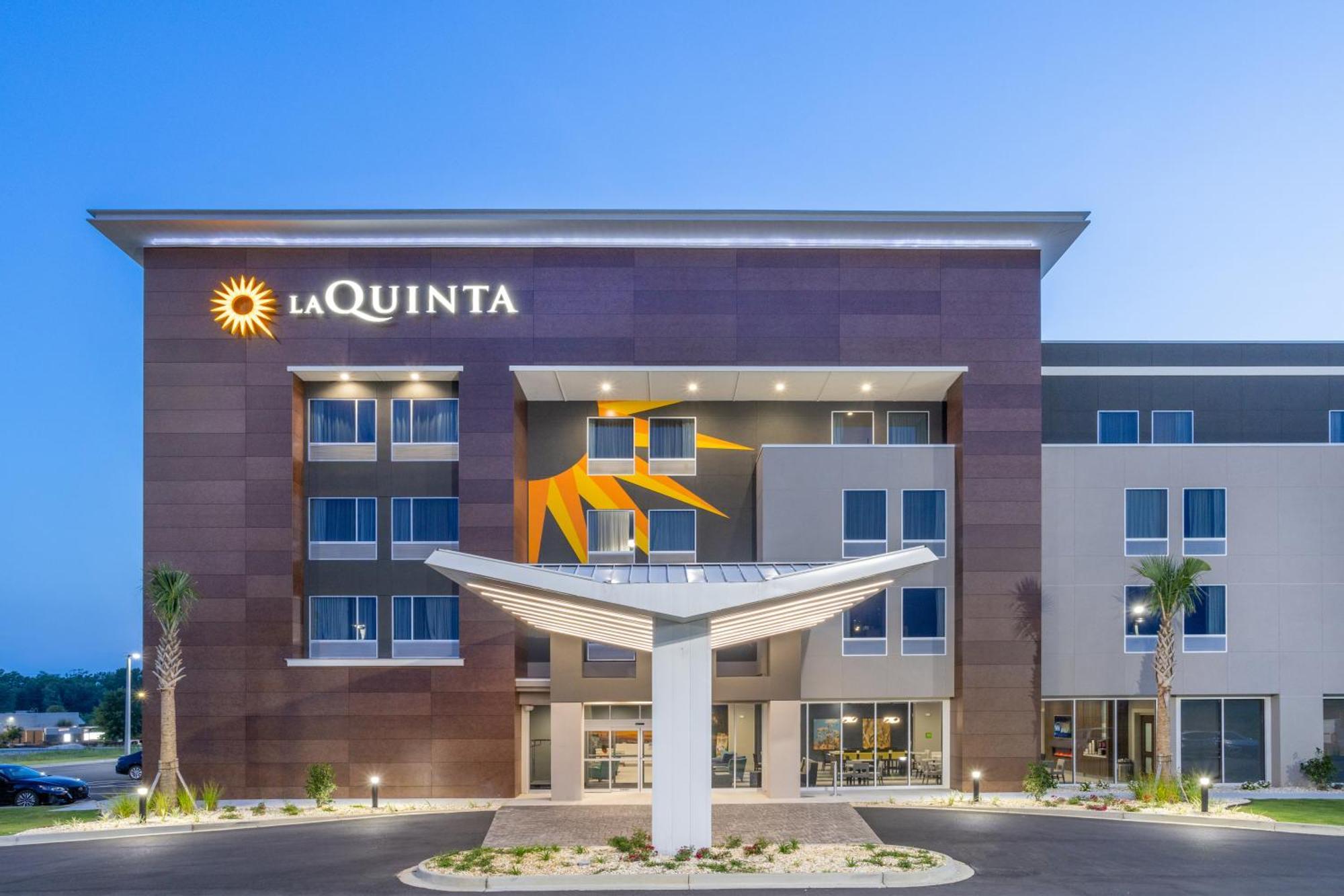 La Quinta & By Wyndham Hotel