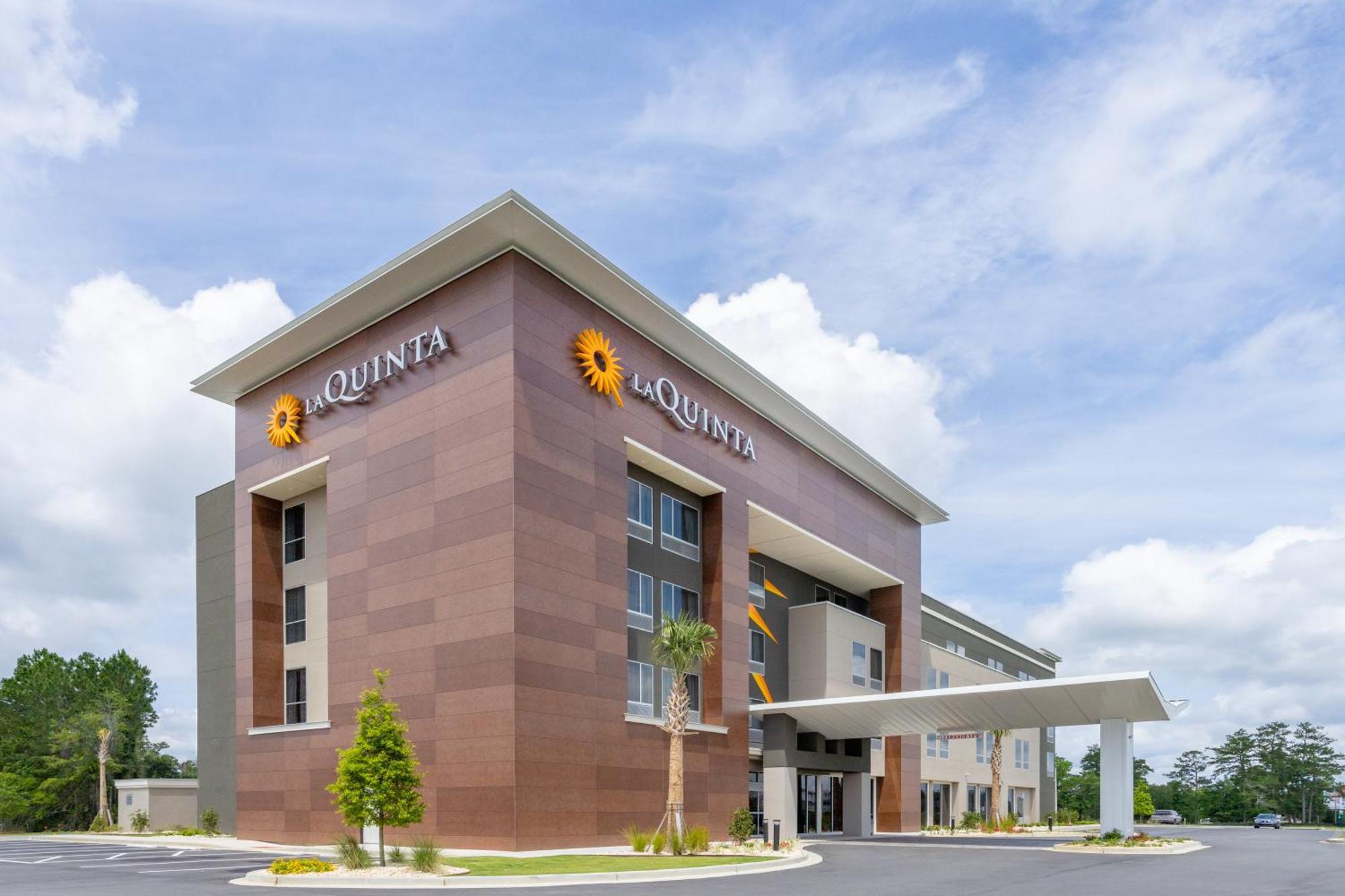 La Quinta & By Wyndham Hotel 2*